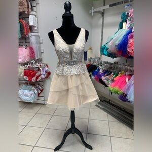 Size 3 Nude & White Lace Beaded Waist Prom Homecoming Dance Cocktail Dress NWT